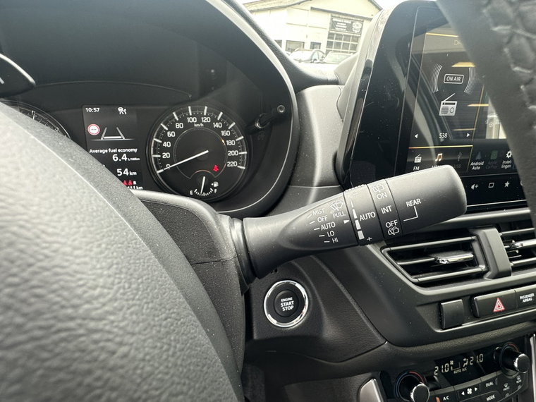 Vehicle Image 25