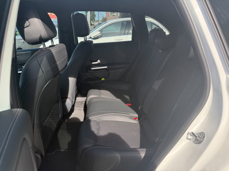 Vehicle Image 37