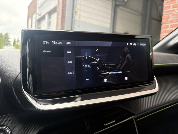 Vehicle Image 30