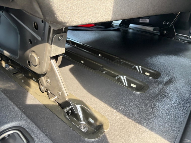 Vehicle Image 25