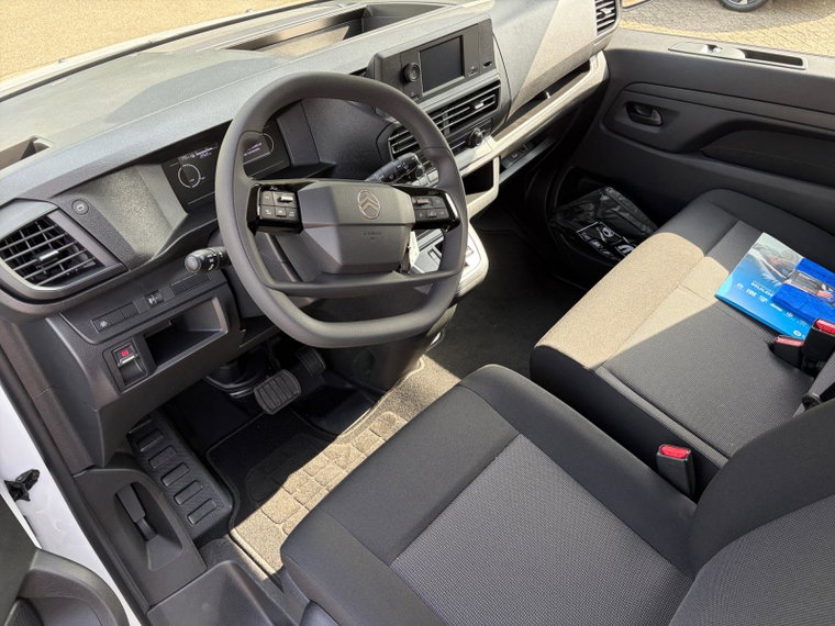 Vehicle Image 32