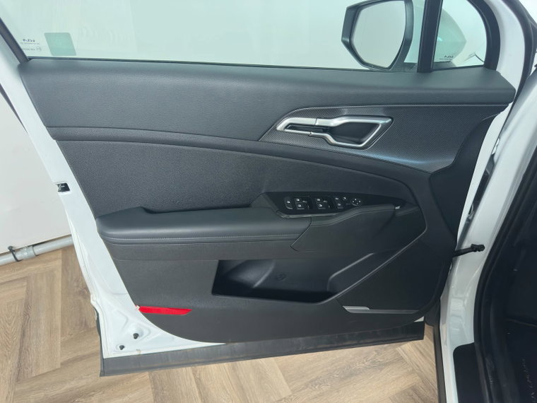 Vehicle Image 33