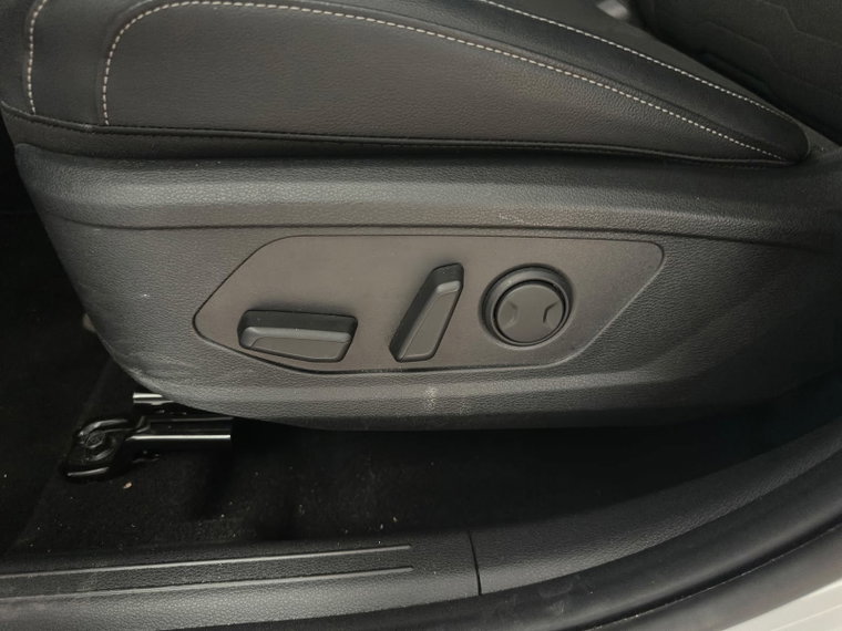 Vehicle Image 34