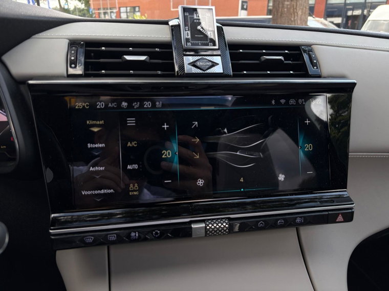 Vehicle Image 32