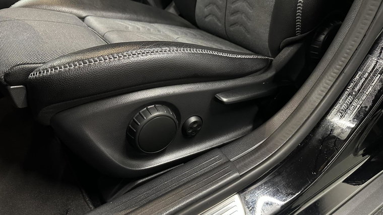Vehicle Image 24