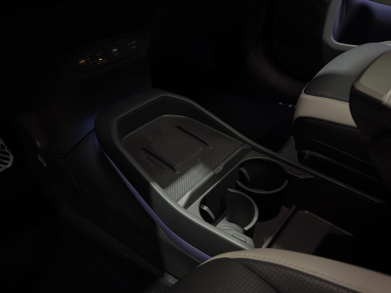 Vehicle Image 32