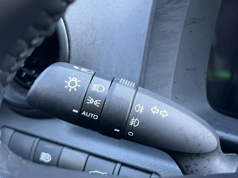 Vehicle Image 25