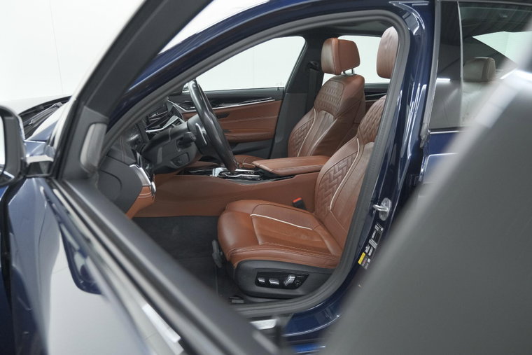 Vehicle Image 32