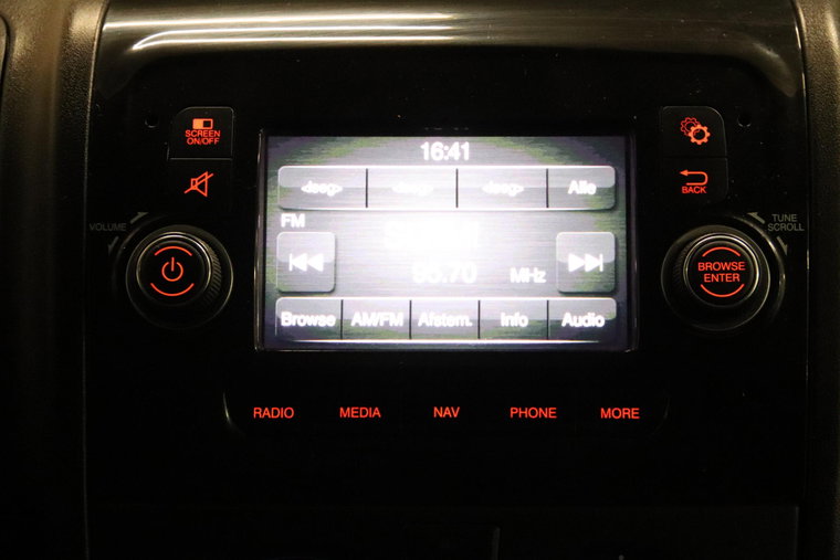 Vehicle Image 9