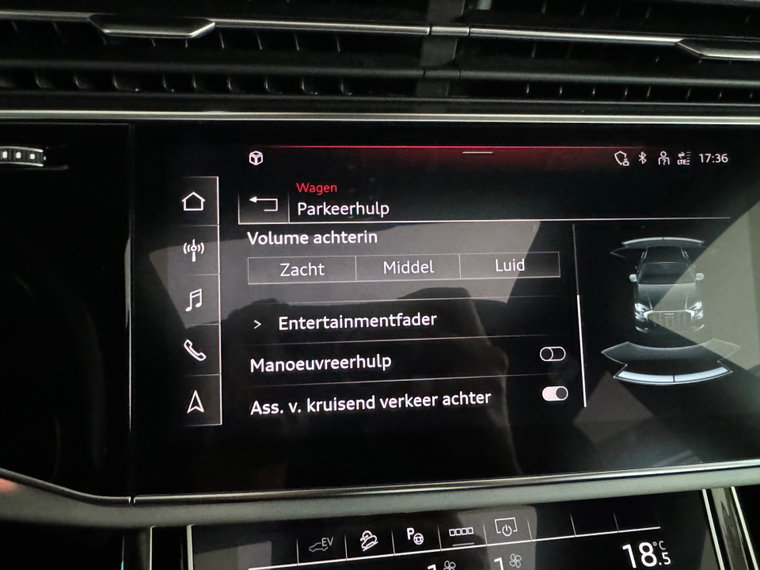 Vehicle Image 32