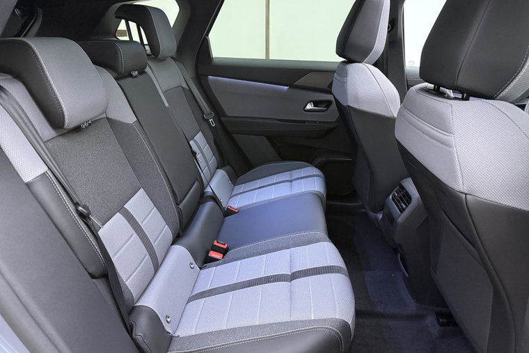 Vehicle Image 16