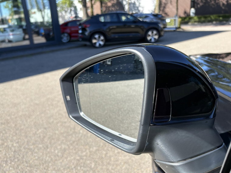 Vehicle Image 28