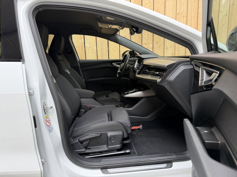 Vehicle Image 60