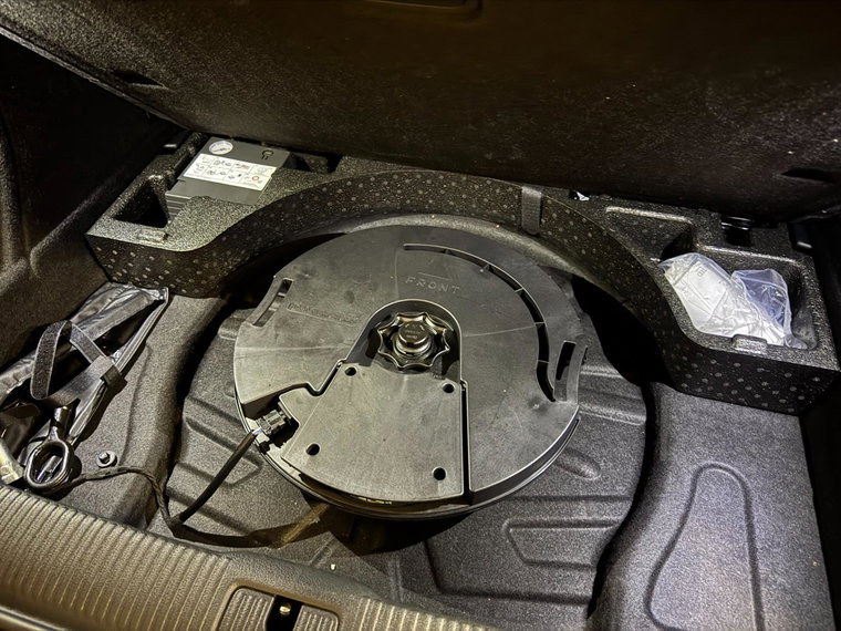 Vehicle Image 38