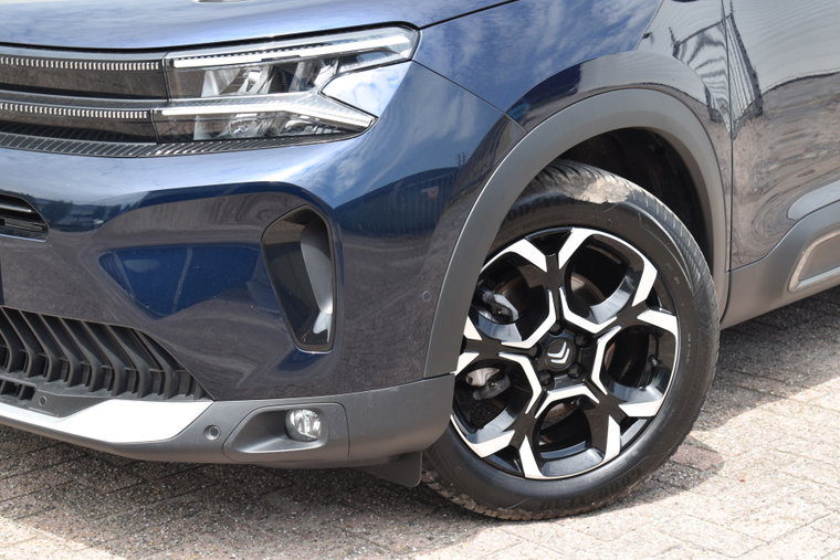 Vehicle Image 13