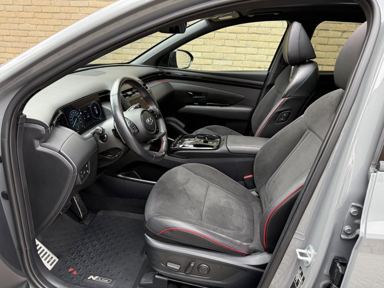 Vehicle Image 25