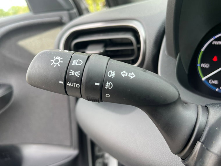 Vehicle Image 25