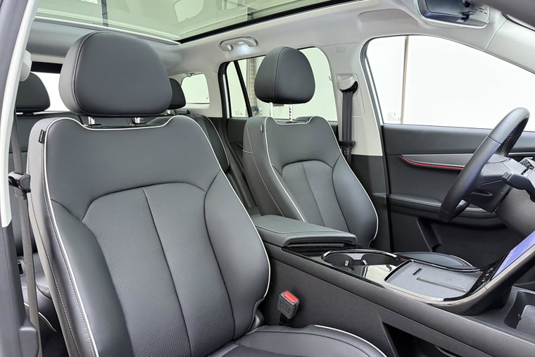 Vehicle Image 14
