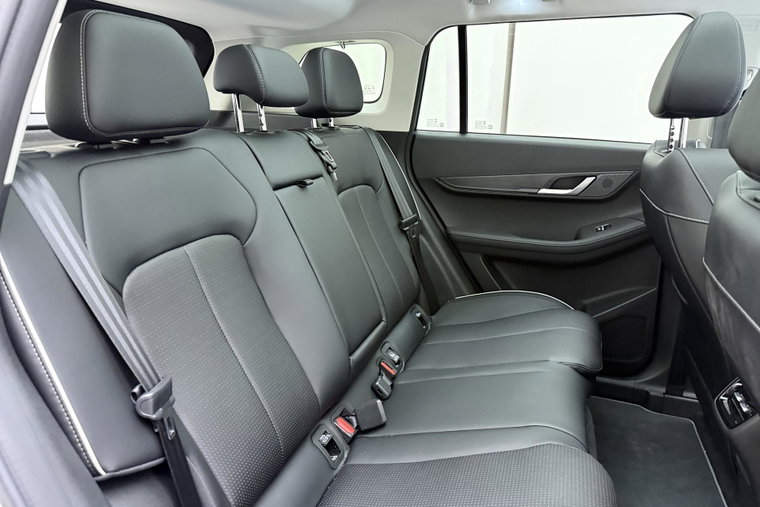 Vehicle Image 16