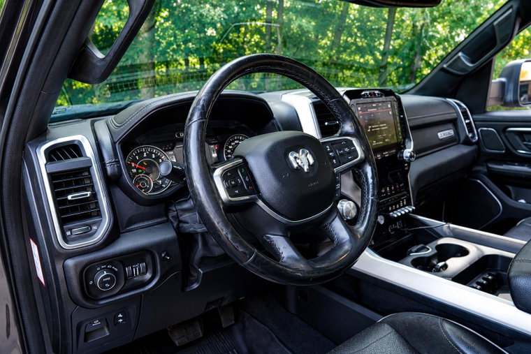 Vehicle Image 25