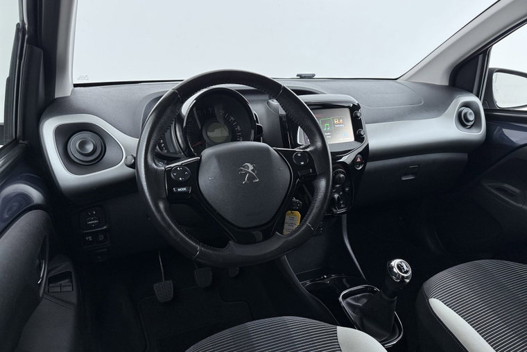 Vehicle Image 16