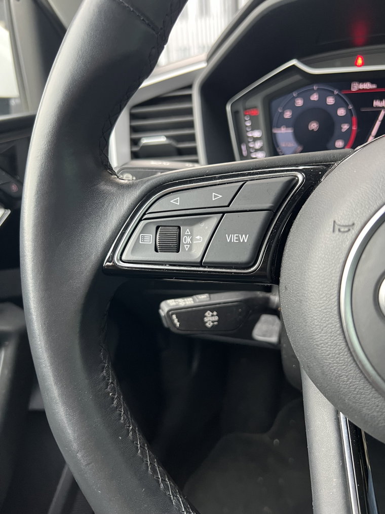 Vehicle Image 25