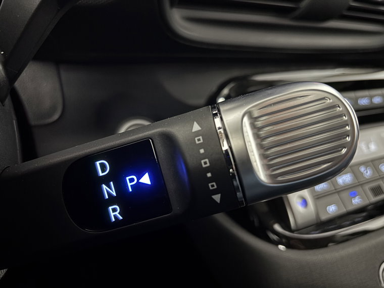 Vehicle Image 25