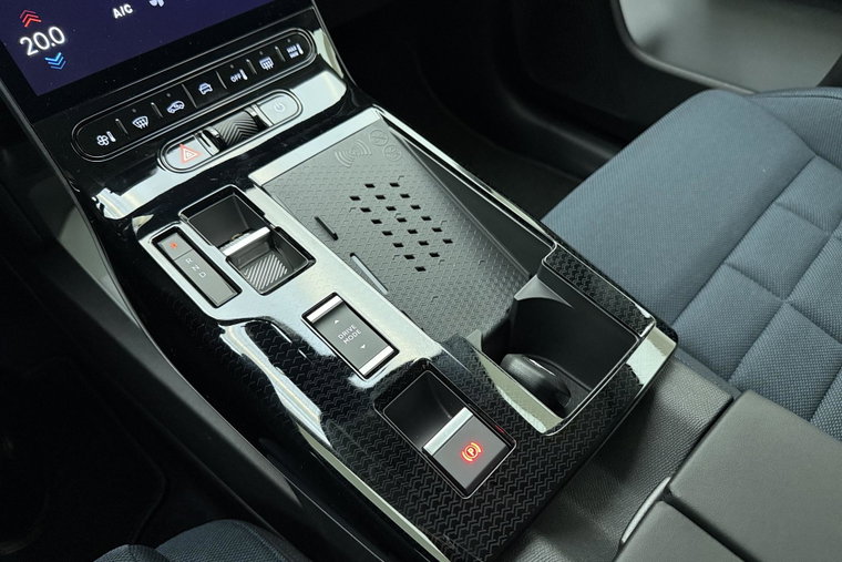 Vehicle Image 32