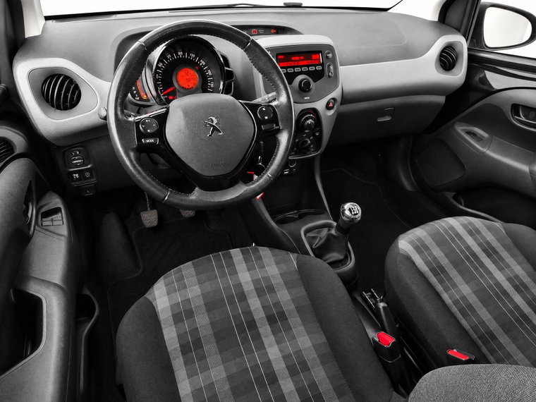 Vehicle Image 12