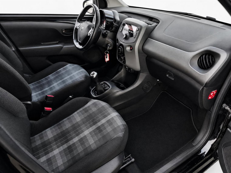 Vehicle Image 10