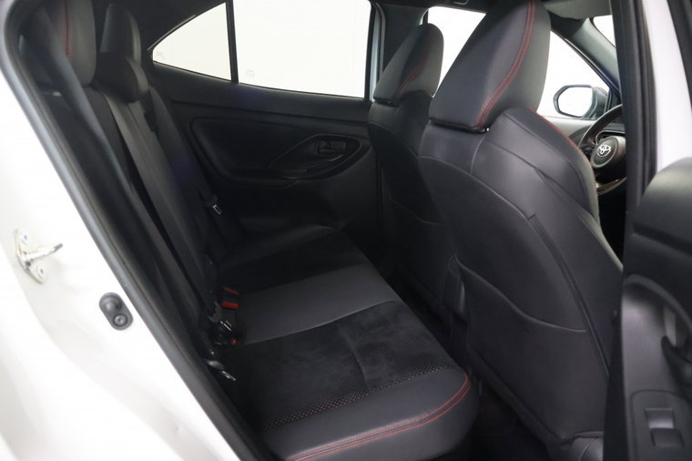 Vehicle Image 16