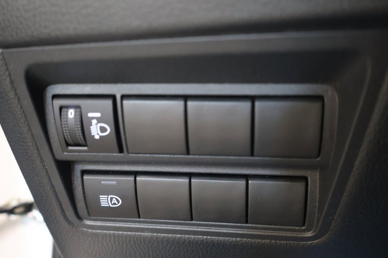 Vehicle Image 25