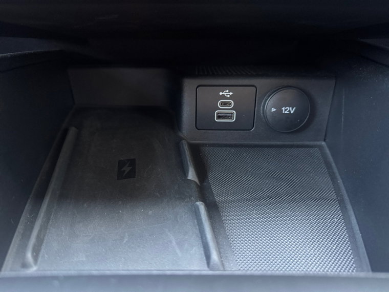 Vehicle Image 25