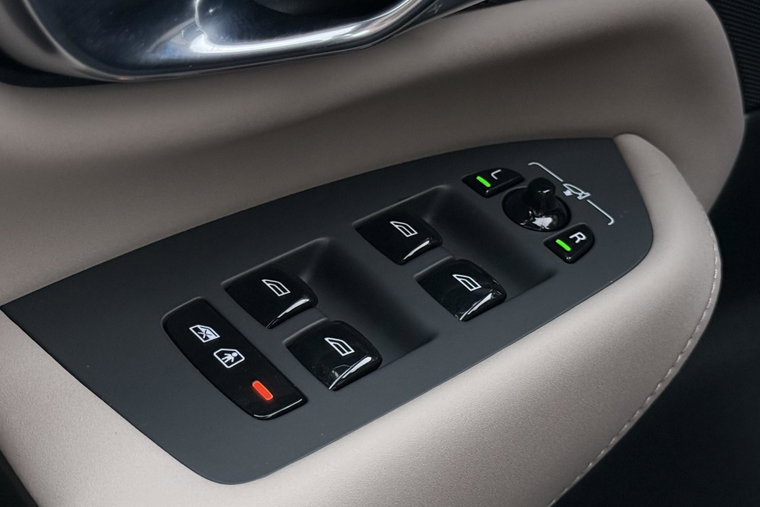 Vehicle Image 48