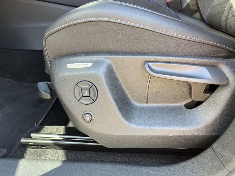 Vehicle Image 33