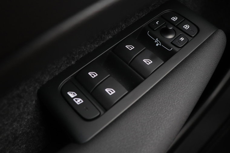 Vehicle Image 42