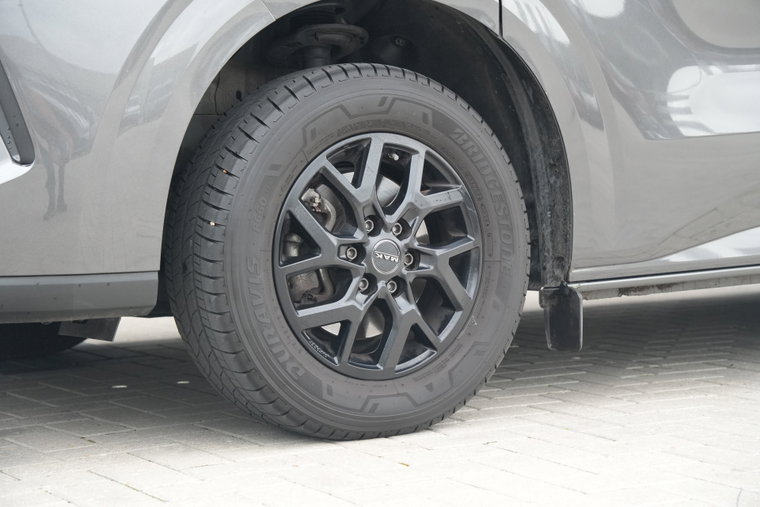 Vehicle Image 9