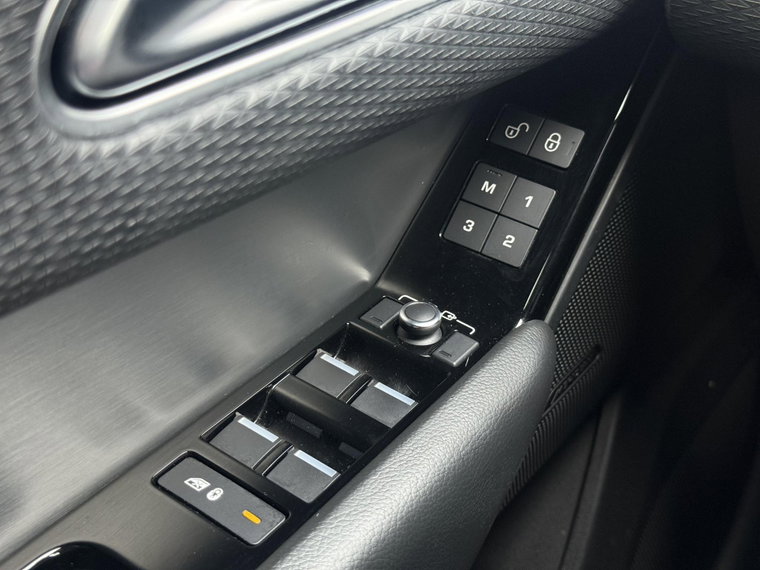 Vehicle Image 24