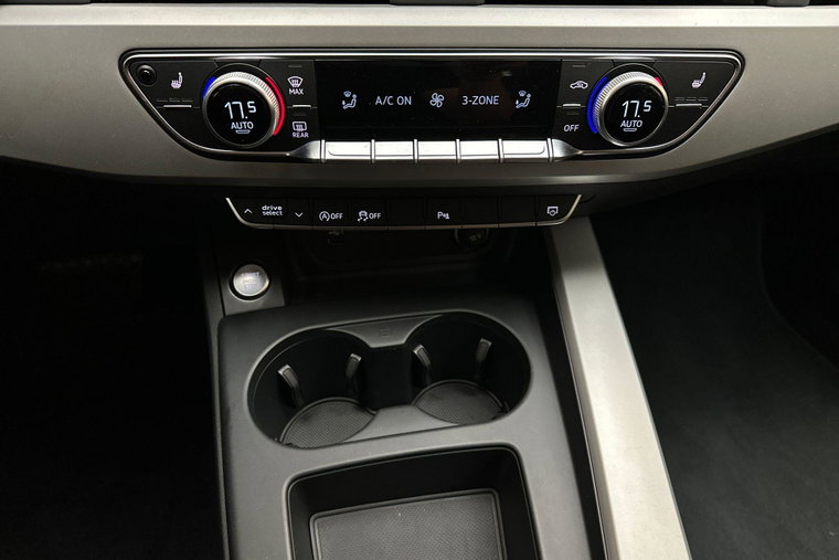 Vehicle Image 30