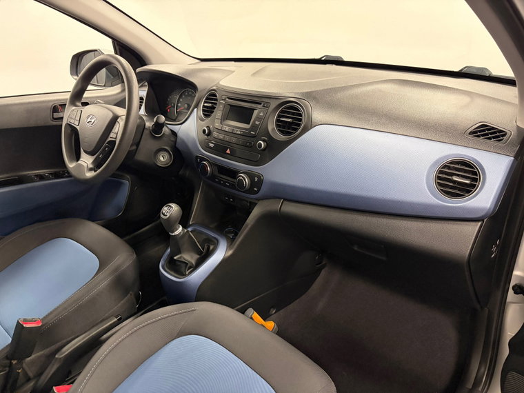 Vehicle Image 25