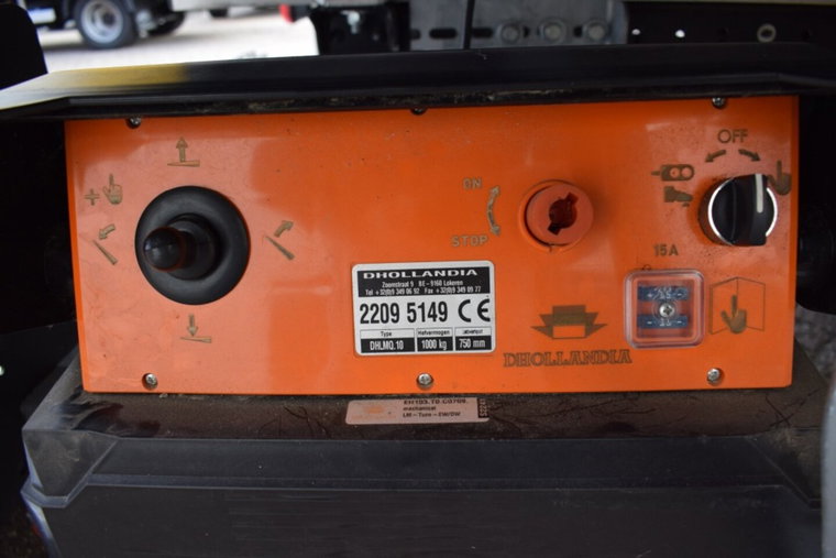 Vehicle Image 13