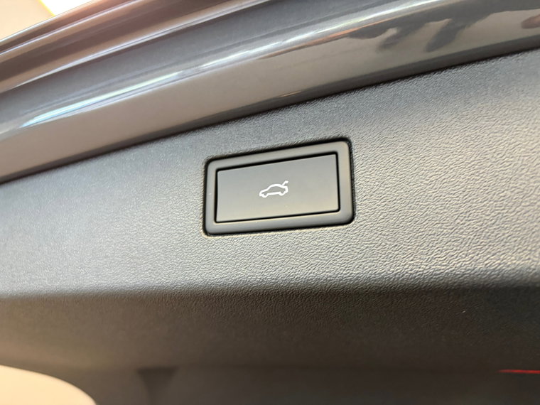 Vehicle Image 38
