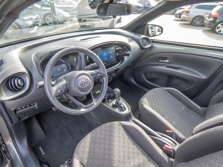 Vehicle Image 12