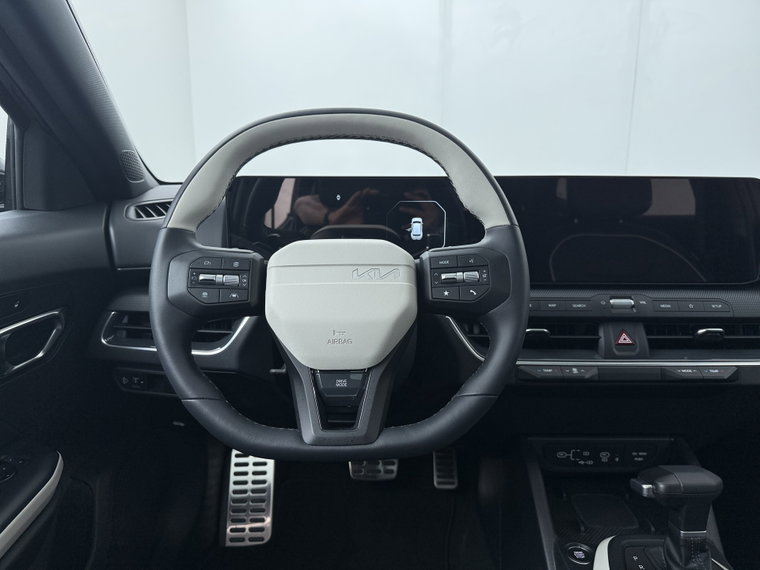 Vehicle Image 38