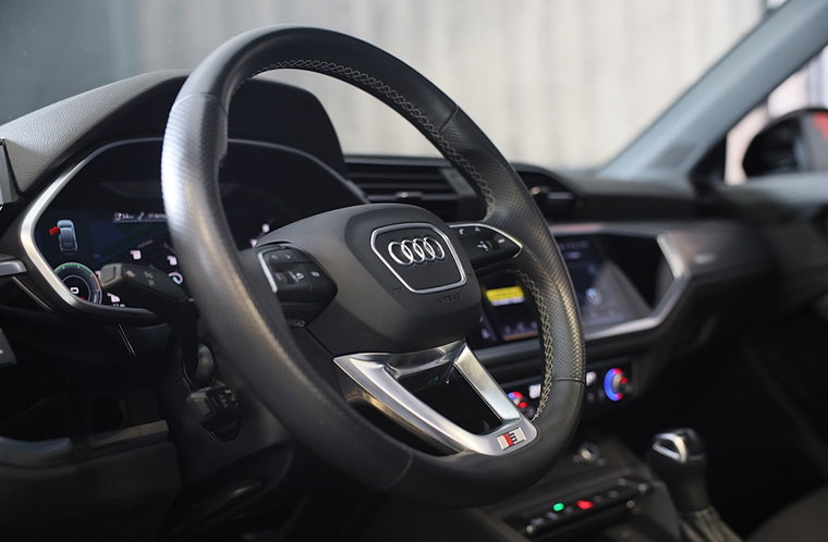 Vehicle Image 8