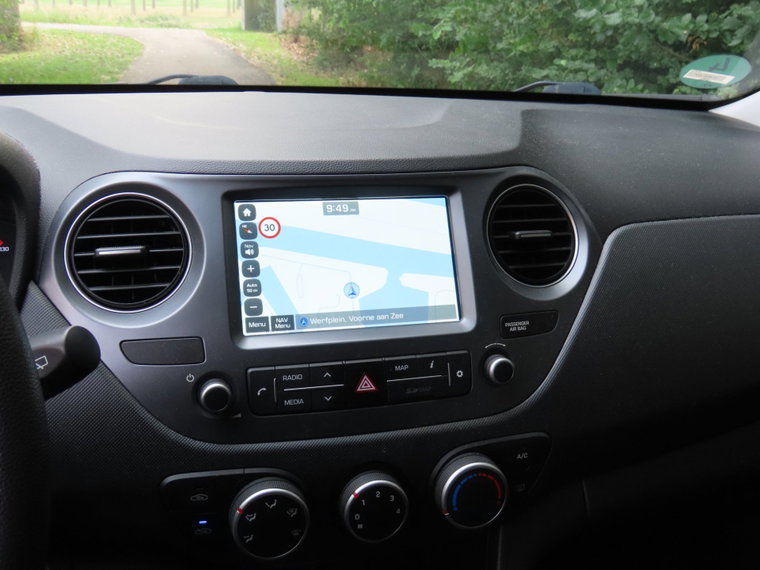 Vehicle Image 16