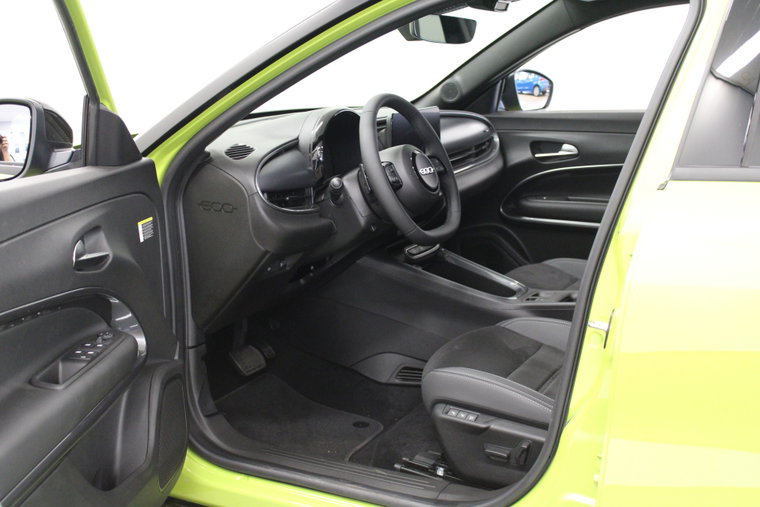 Vehicle Image 10