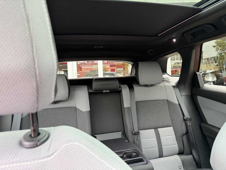 Vehicle Image 37
