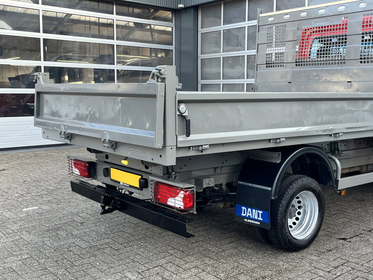 Vehicle Image 32