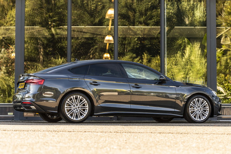 Vehicle Image 9